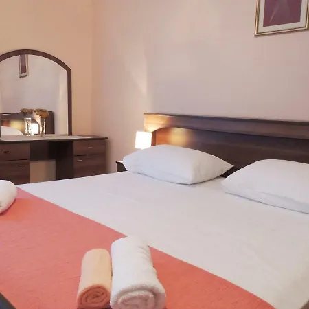 Jelena Apartman Pag Town